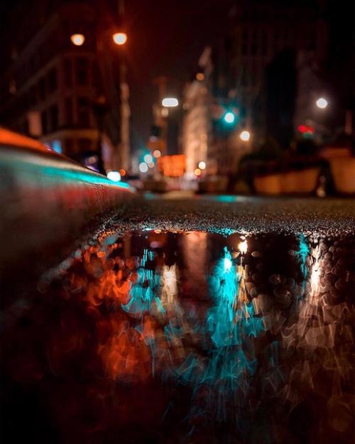 Ламповая эстетика улиц после дождя в атмосферных кадрах фотографа. 04