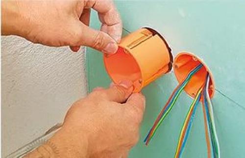 Установка подрозетников.  Одной из задач, которые необходимо решать при прокладке или замене электропроводки, является установка подрозетников. 01 Установка подрозетников.  Одной из задач, которые необходимо решать при прокладке или замене электропроводки, является установка подрозетников. 01