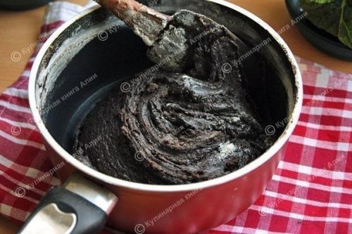 Торт Спартак. Торт Спартак - это медовик с заварным кремом и шоколадными медовыми коржами. 02