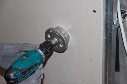 Установка подрозетников.  Одной из задач, которые необходимо решать при прокладке или замене электропроводки, является установка подрозетников. 06 Установка подрозетников.  Одной из задач, которые необходимо решать при прокладке или замене электропроводки, является установка подрозетников. 06