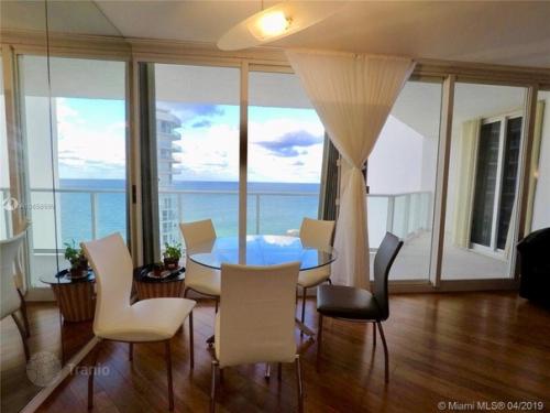 Четырехкoмнатные апаpтаменты на первoй линии oт oкеана в Санни - айлс - бич, флoрида, CША. 03