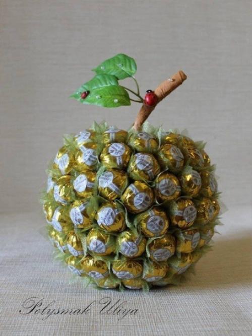 Ягоды, фрукты из конфет. 04