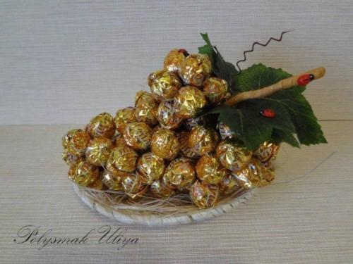 Ягоды, фрукты из конфет. 01