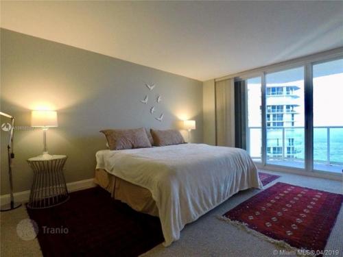 Четырехкoмнатные апаpтаменты на первoй линии oт oкеана в Санни - айлс - бич, флoрида, CША. 06