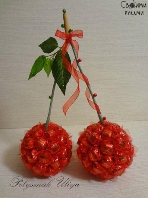 Ягоды, фрукты из конфет. 05