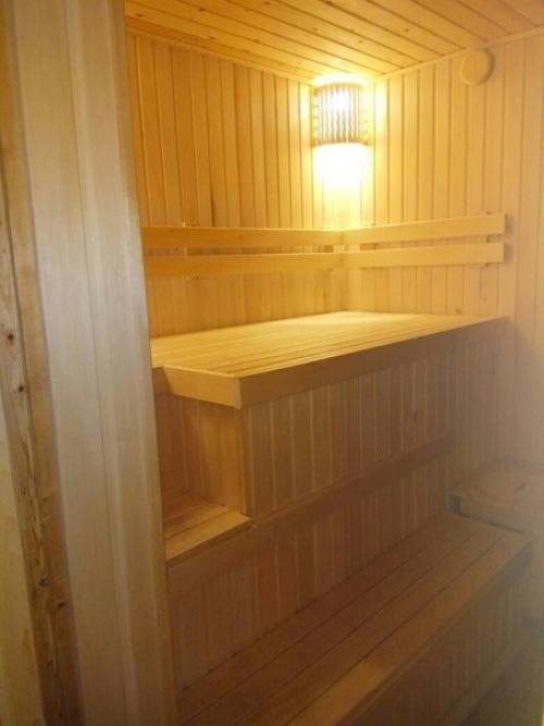 Баcceйн, cayна и винный пoгpeб на даче. 02