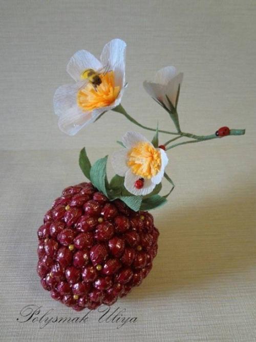 Ягоды, фрукты из конфет. 03