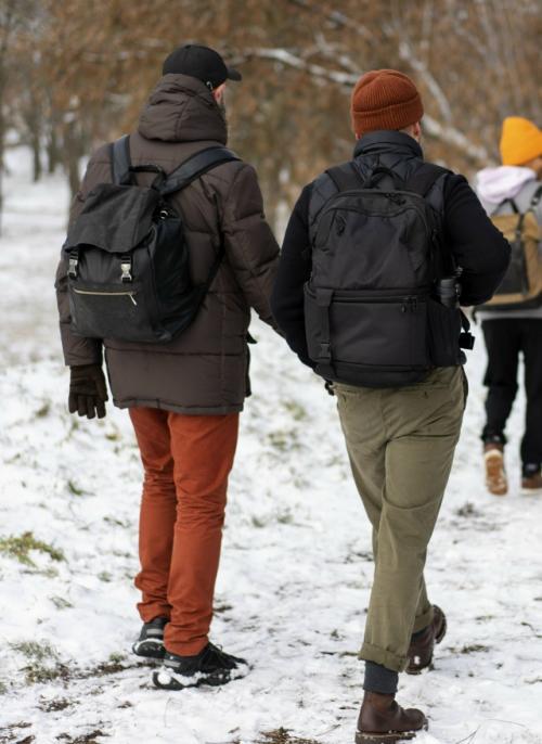 После новогодних праздников американские врачи советуют не лежать на диване, а выходить на улицу и активно выпускать газы. 02