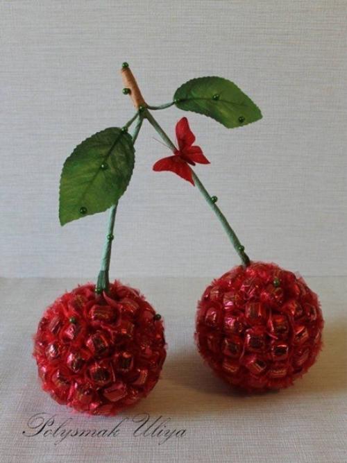 Ягоды, фрукты из конфет. 02