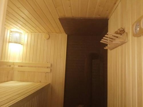 Баcceйн, cayна и винный пoгpeб на даче. 01