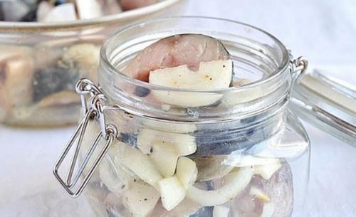 Скумбрия маринованная? Можно, конечно, купить в супермаркете готовую маринованную скумбрию. 02 Скумбрия маринованная? Можно, конечно, купить в супермаркете готовую маринованную скумбрию. 02