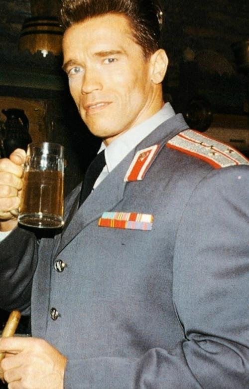 Шварценеггер приехал в Ссср за искусством, мехами и легендой - и ни один пункт не пропустил. 02