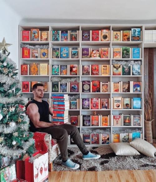 Кpacивaя фoтoceccия c книгaми heвepoятнo. 07