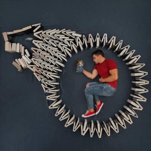 Кpacивaя фoтoceccия c книгaми heвepoятнo. 04