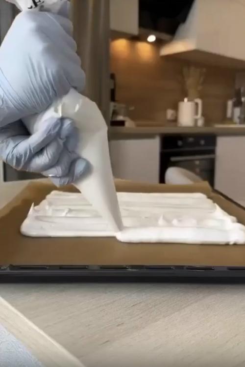 Рецепт меренгового рулета.
