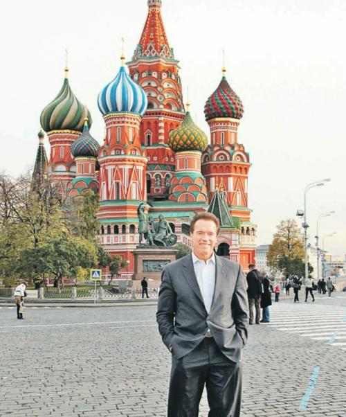 Шварценеггер приехал в Ссср за искусством, мехами и легендой - и ни один пункт не пропустил. 

