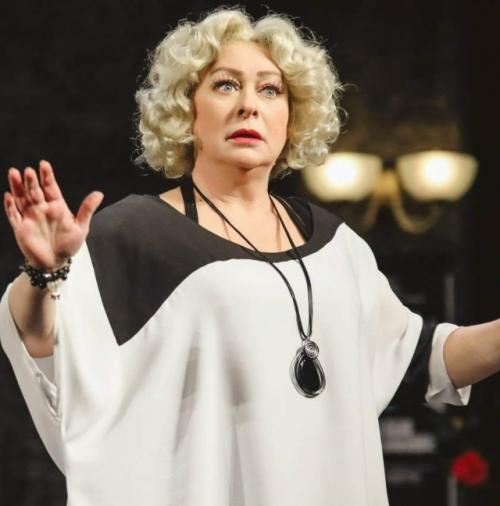 Фишка моей внешности в том, что я родилась старой. 01