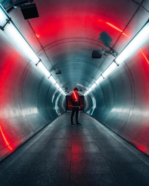 Торжество ведущих линий в урбанистических очерках уличного фотографа Tom Wright. 04