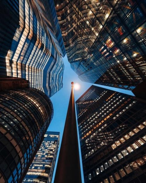 Торжество ведущих линий в урбанистических очерках уличного фотографа Tom Wright. 01