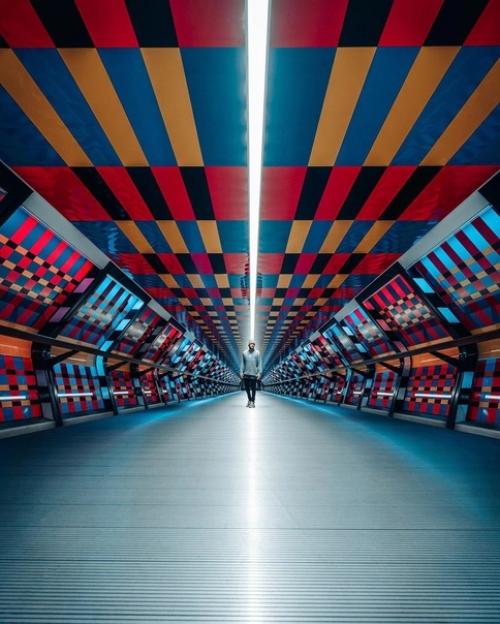 Торжество ведущих линий в урбанистических очерках уличного фотографа Tom Wright. 05