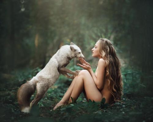 Lost In The Forest (затерявшаяся в лесу). 02