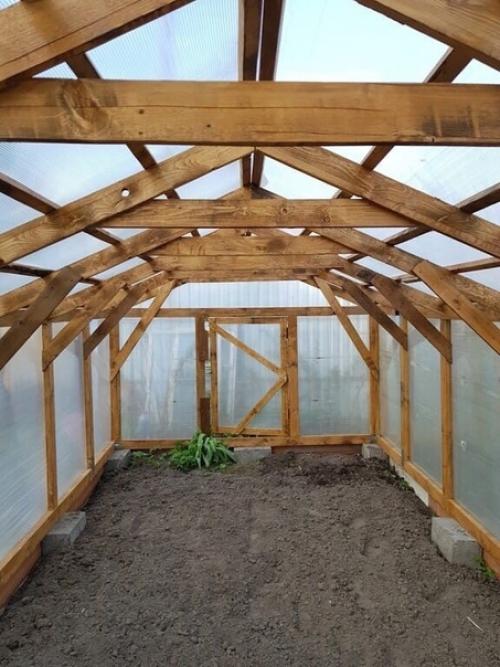 Вот такую теплицу построили на нашем участке, оцените работу. 01