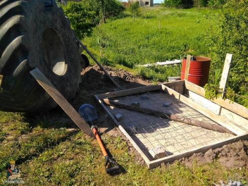 Смастерил летом купель на даче из того, что было. 01