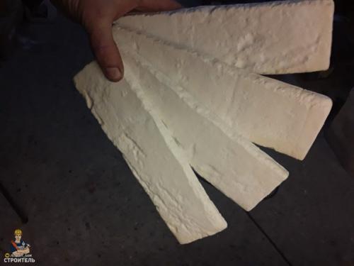 Купил себe формы и вот какой гипсовый кирпич получился. 04