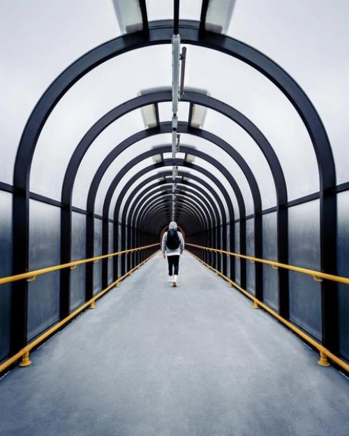 Торжество ведущих линий в урбанистических очерках уличного фотографа Tom Wright. 08