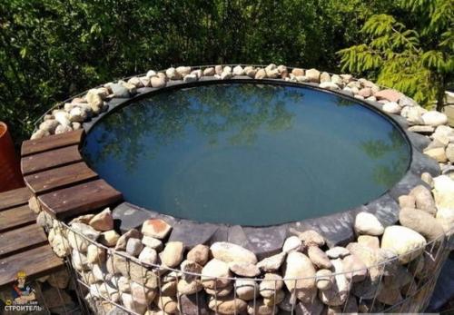 Смастерил летом купель на даче из того, что было. 07