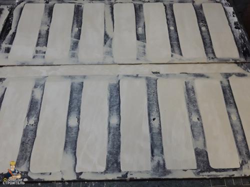 Купил себe формы и вот какой гипсовый кирпич получился. 03