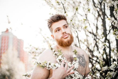 Лишь в том случае, если бы мужики любили весенние фотосессии. 04