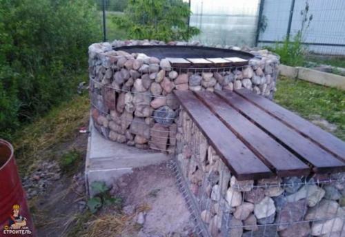 Смастерил летом купель на даче из того, что было. 06