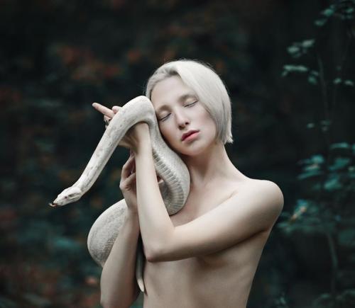 Lost In The Forest (затерявшаяся в лесу). 04