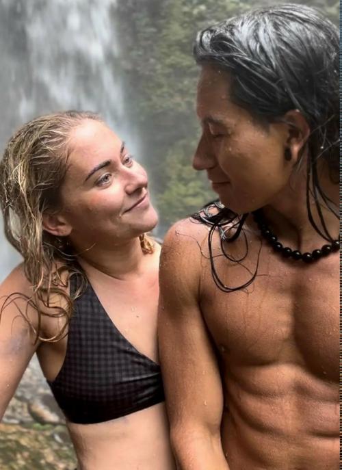 История любви из разных миров покорила интернет. 02