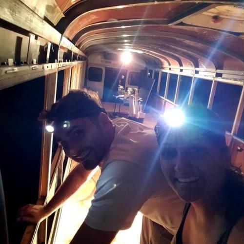 Семейная пара из Орландо в 2019 году купила старый школьный автобус. 02