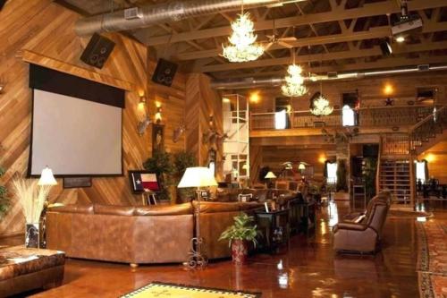 Ангар, в котором скрывается роскошь. 08