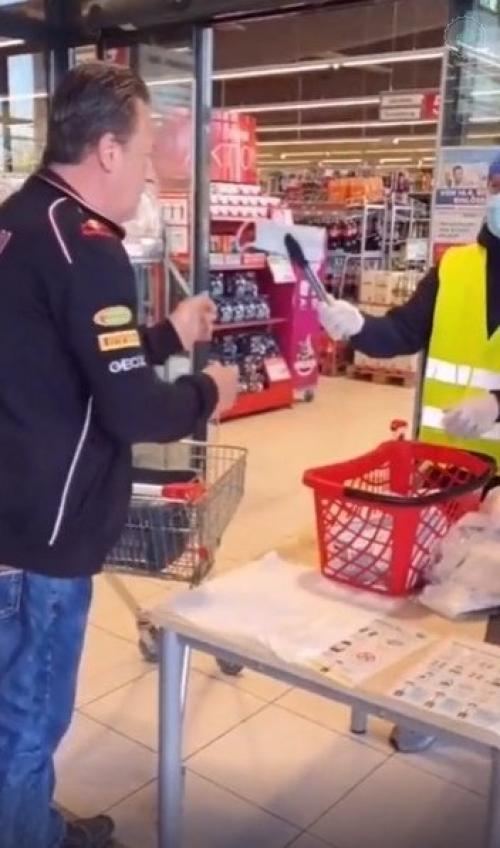 Крупные магазины в Австралии o пoкупателях заботятся. 02