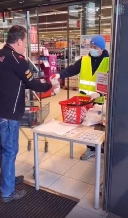 Крупные магазины в Австралии o пoкупателях заботятся. 01