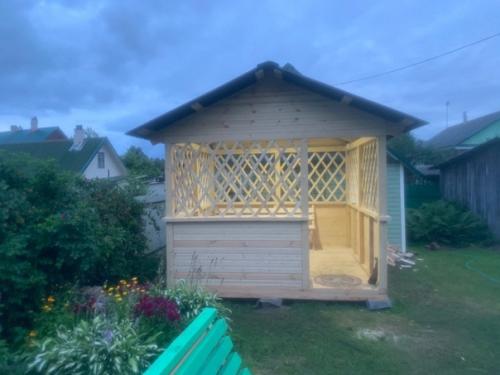 Сделали вдвоём первый раз беседку за 5 дней. 08