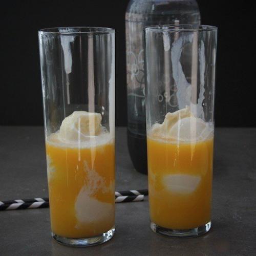 Коктейль с апельсиновым соком и мороженым. 07