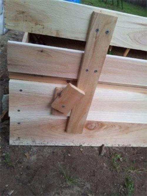 Как сделать детскую песочницу с крышкой и скамейкой своими руками. 07