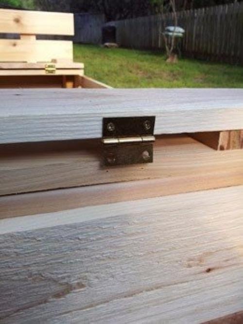 Как сделать детскую песочницу с крышкой и скамейкой своими руками. 05