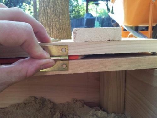 Как сделать детскую песочницу с крышкой и скамейкой своими руками. 04