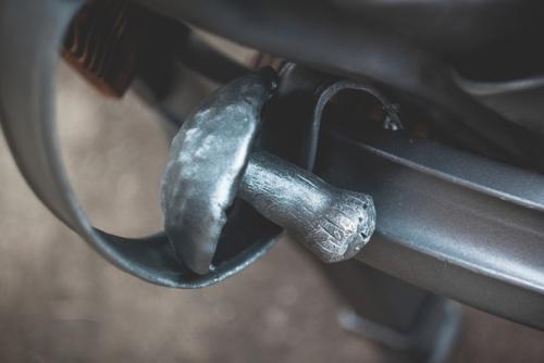 Двухместная тематическая скамейка со скульптурой Рюкзак. 05