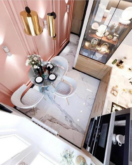 А вот и реально маленькая кухня. 02