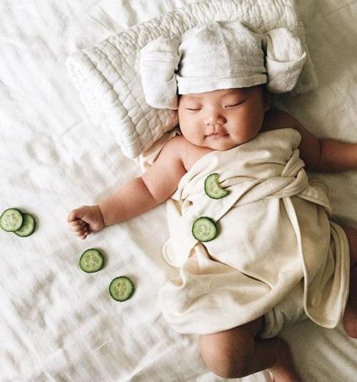 Эта 4-месячная девочка стала звездой интернета, даже не просыпаясь. 09