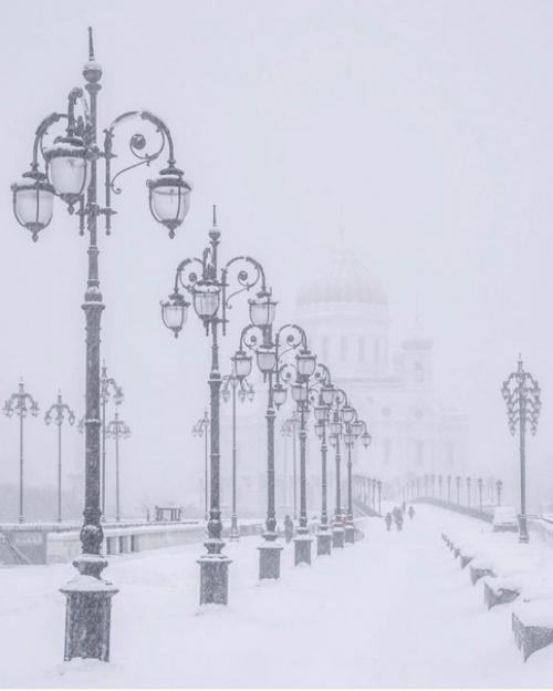 На фото храм Христа спасителя или храм рождества христова в Москве. 03