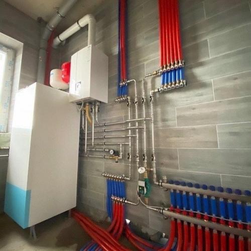 Недавно закончили монтажные работы инженерных систем в доме. 01