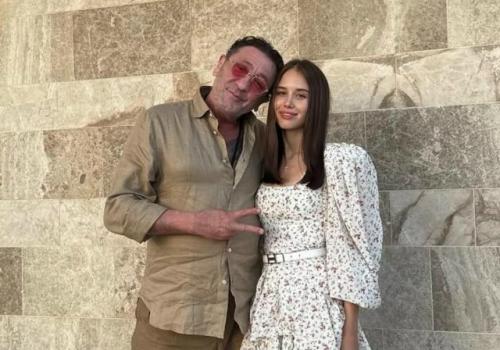 Народного артиста 63-летнего Григория лепса бросила молодая невеста. 

